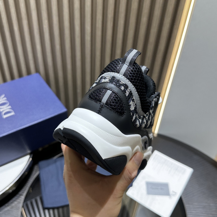 D10R SNEAKER