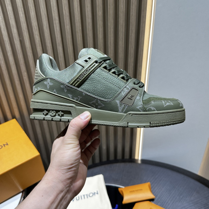 L0VT SNEAKER